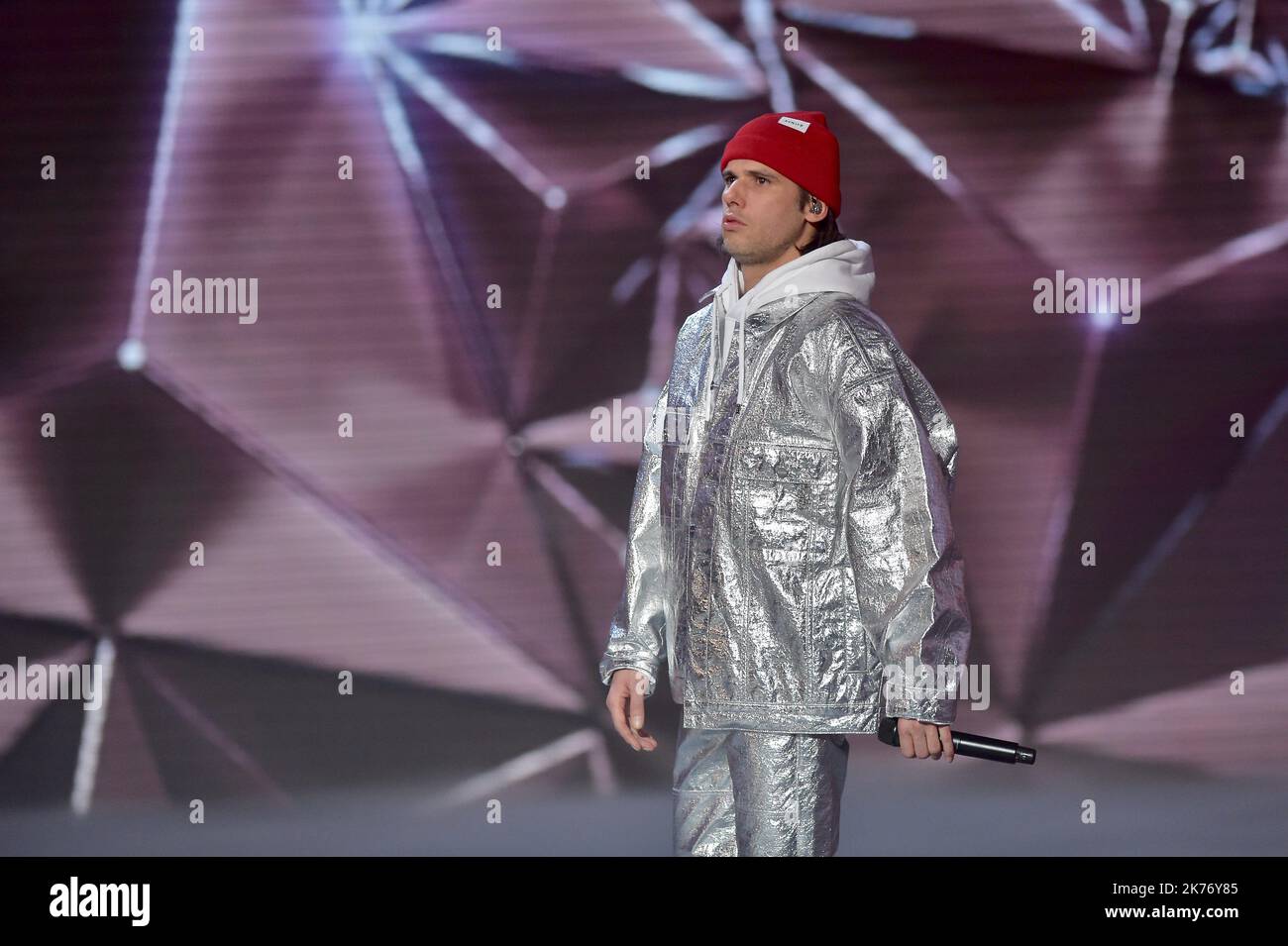 Le rappeur français Aurélien Cotentin aka Orelsan célèbre après avoir reçu le meilleur spectacle musical, circuit ou concert lors des 34th victoires de la musique à la Seine musicale sur 08 février 2019 à Boulogne Billancourt, France Banque D'Images