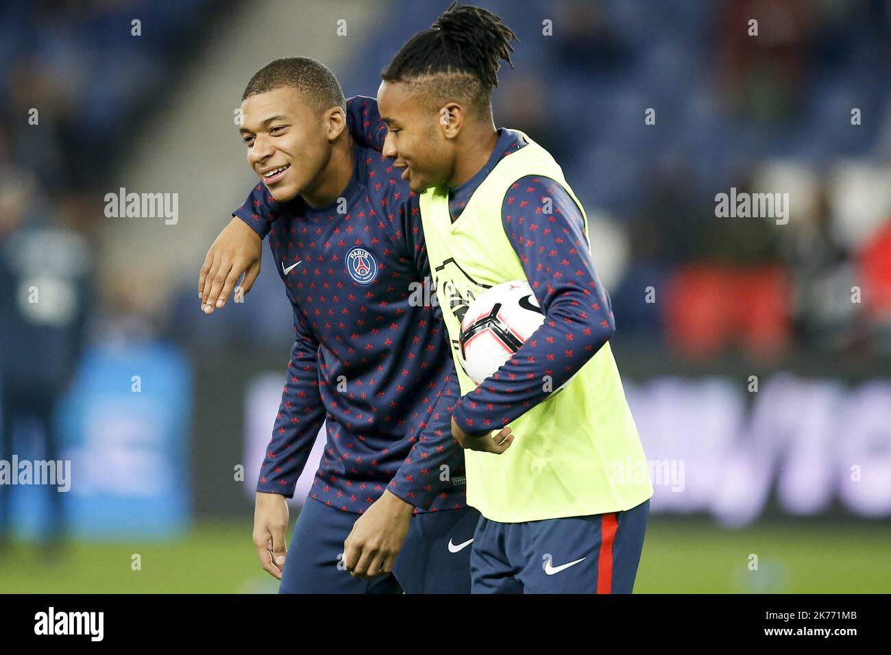 Alphonse areola de Paris Saint-Germain réagit lors de l'échauffement