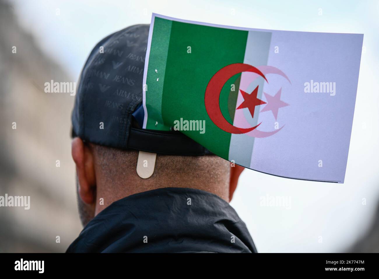 Rassemblement de la diaspora algérienne sur la place de la République contre le mandat du Président Bouteflika en 5th. Banque D'Images