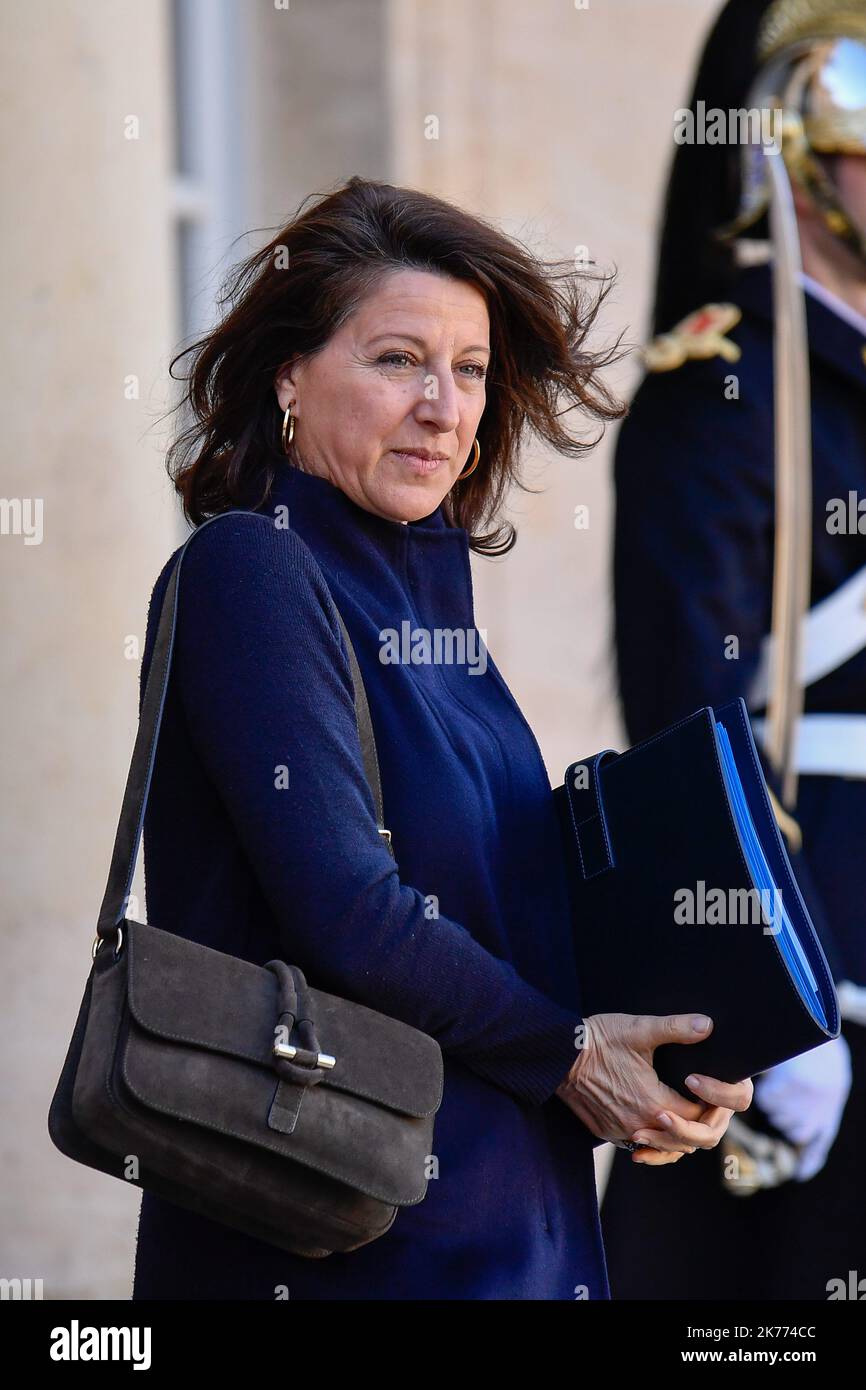 ©Julien Mattia / le Pictorium / MAXPPP - Julien Mattia / le Pictorium - 11/03/2019 - France / Ile-de-France / Paris - Agnes Buzyn, la Ministre des Solidarites et de la Sante en sortie du Conseil des ministres du 11 mars 2019 / 11/03/2019 - France / Ile-de-France (région) / Paris - Agnes Buzyn, Ministre des Solidarités et de la Santé du Conseil des ministres du 11 mars 2019 Banque D'Images