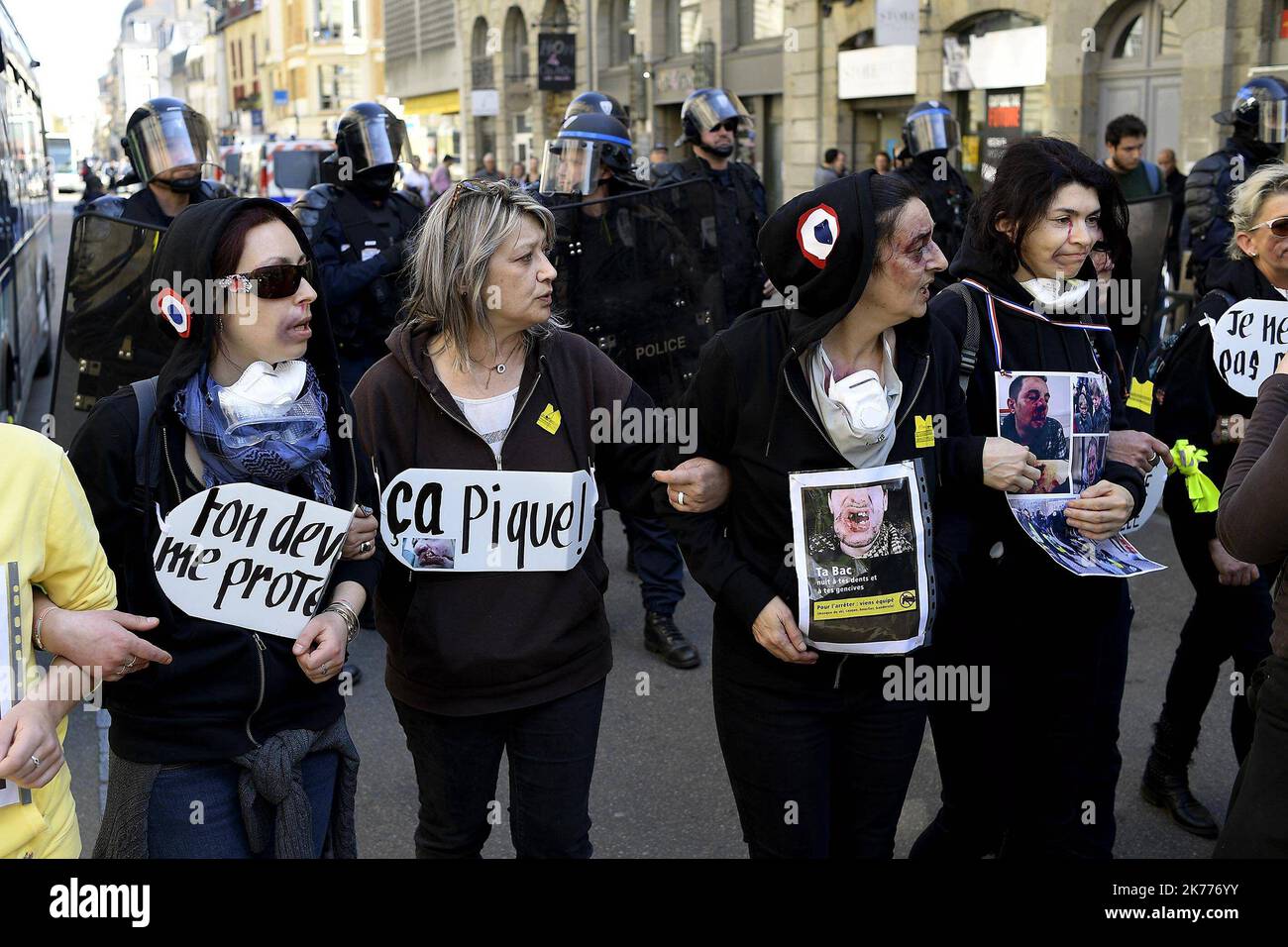 Manifestation dans le cadre d'un samedi consécutif de 20th manifestations organisées par le mouvement des gilets jaunes (gilets jaunes) sur 30 mars 2019. Banque D'Images