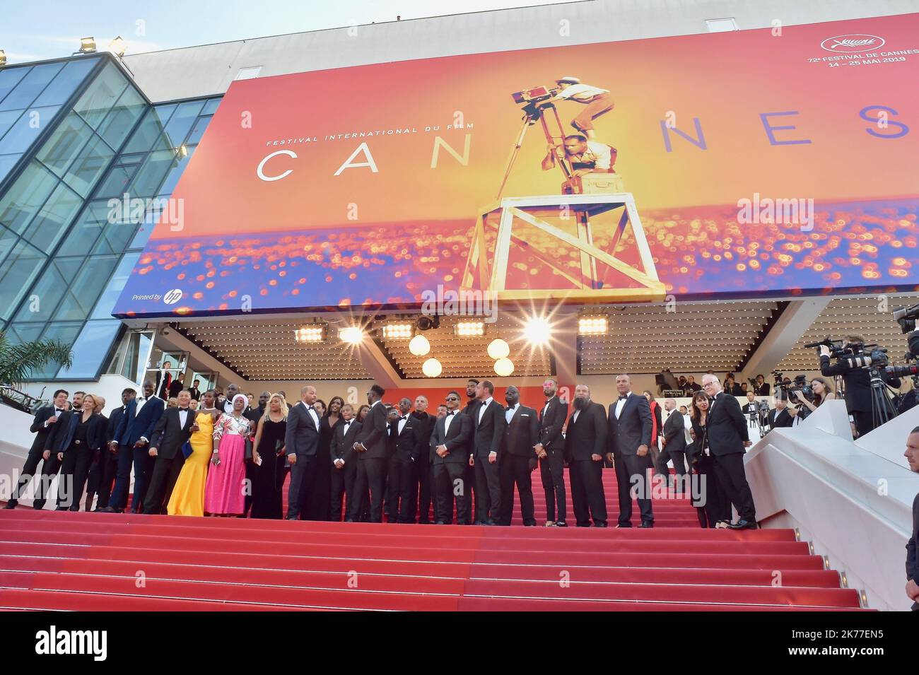 Oumar Soumare assiste à la projection des Miserables lors du Festival annuel du film de Cannes 72nd. Banque D'Images