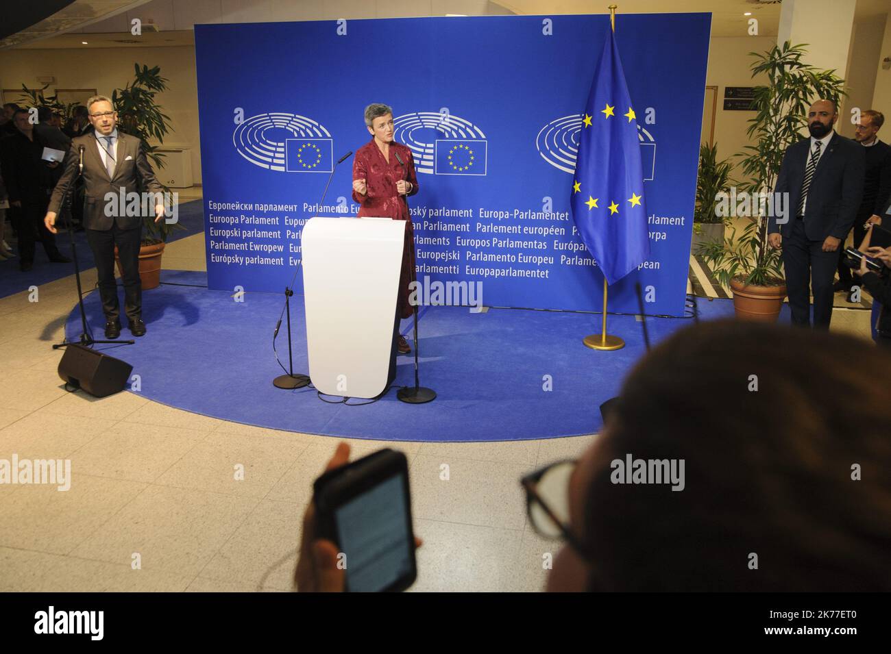 Conférence de presse de Margrethe Vestager, candidate à l'Alliance des démocrates et des libéraux pour l'Europe après le débat télévisé opposant les autres candidats à la présidence du Parlement européen. Banque D'Images