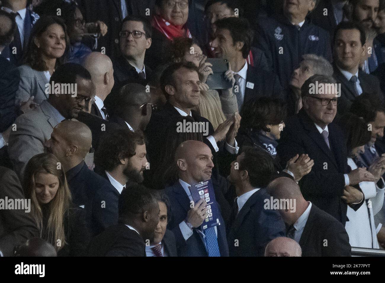 Emmanuel Macron applique la vérification à la mi-temps - 2019/06/07. Match de football féminin France contre Corée du Sud. Banque D'Images