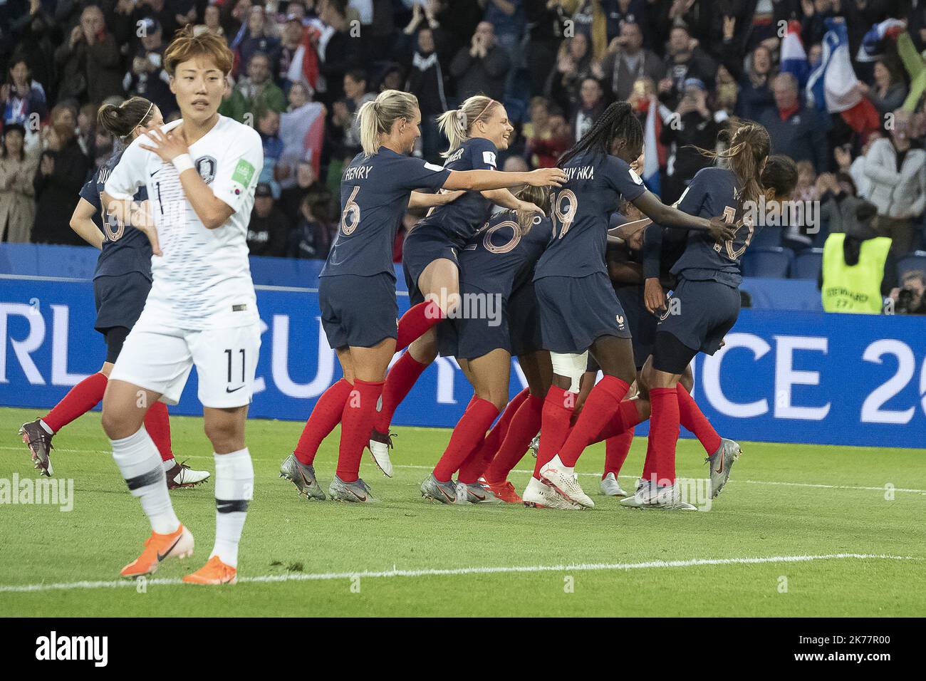 la joie des Français sur le but de Wendie Thérèse Renard (France, détente, club : Olympique Lyonnais) - 2019/06/07. Match de football féminin France contre Corée du Sud. Banque D'Images