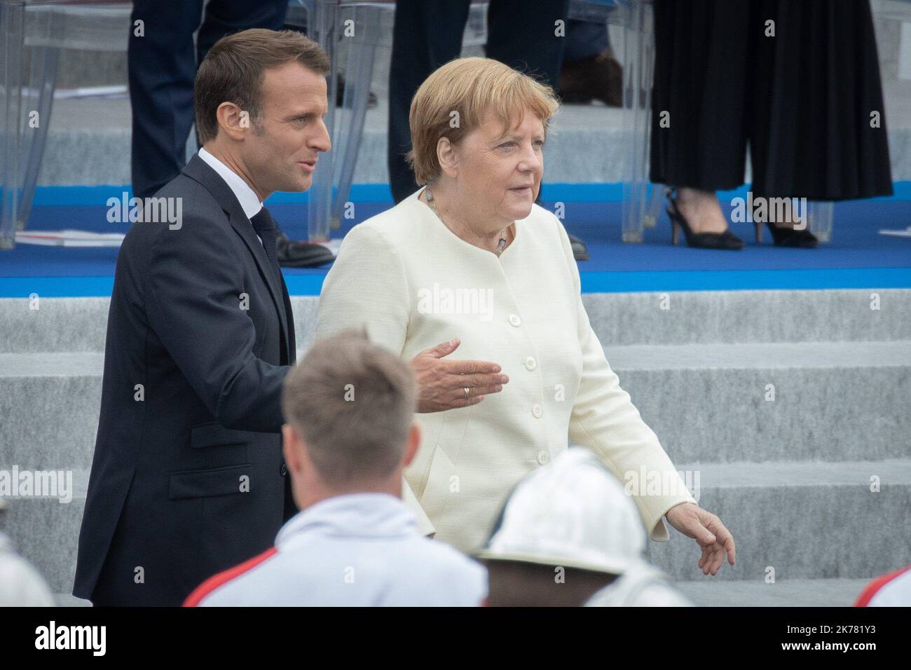 ©PHOTOPQR/LE PARISIEN/Fred Dugit ; politique place de la concorde Paris VIIIe, le 14 juillet 2019 Cérémonie du 14 juillet Emmanuel Macron et Angela Merkel photo LP / Fred Dugit défilé militaire annuel de la Bastille le dimanche, 14 juillet 2019 sur l'avenue des champs-Elysées à Paris. Banque D'Images