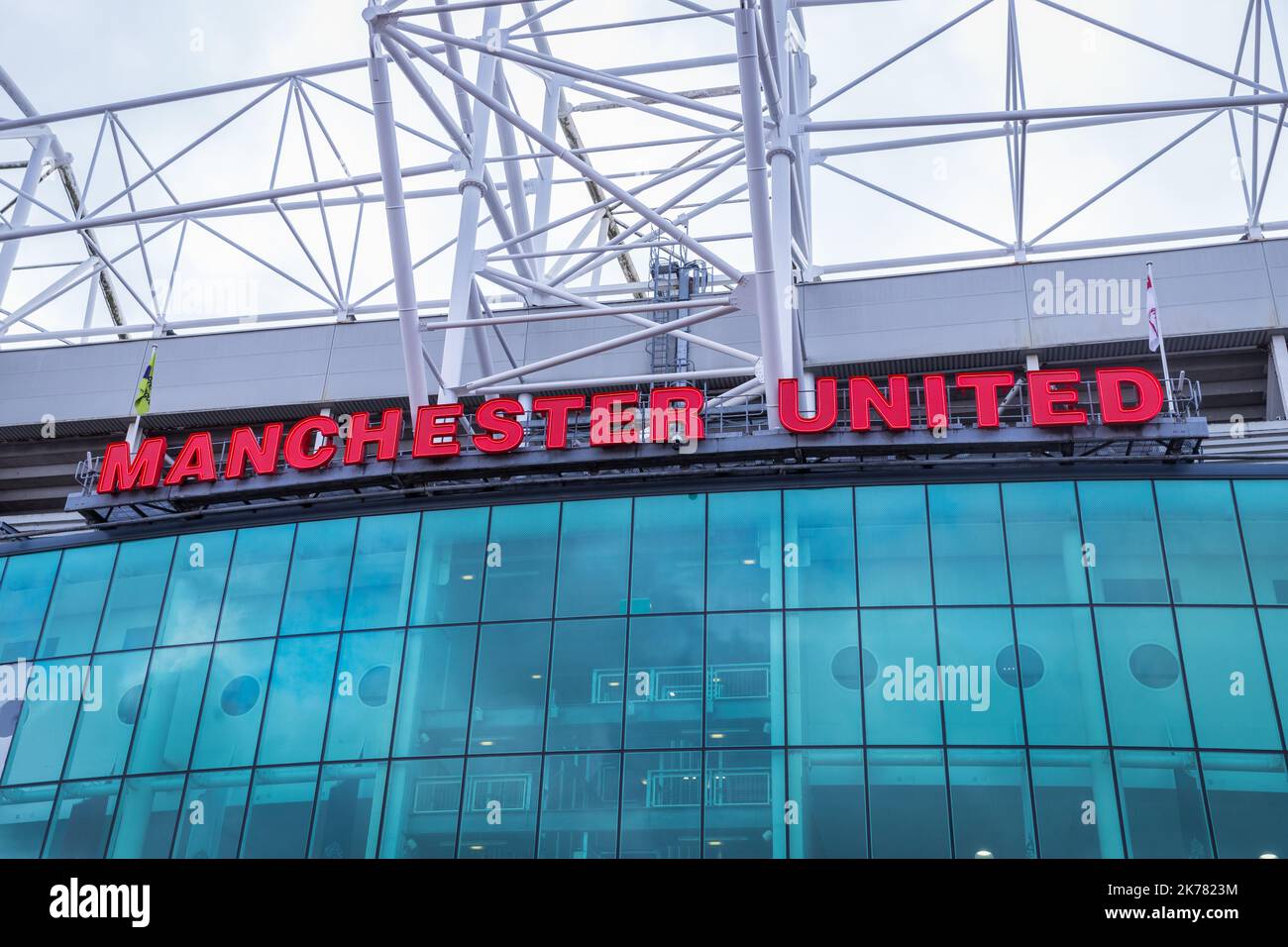 Façade du stade Old Trafford portant le nom de Manchester United Banque D'Images Façade du stade Old Trafford portant le nom de Manchester United Banque D'Images