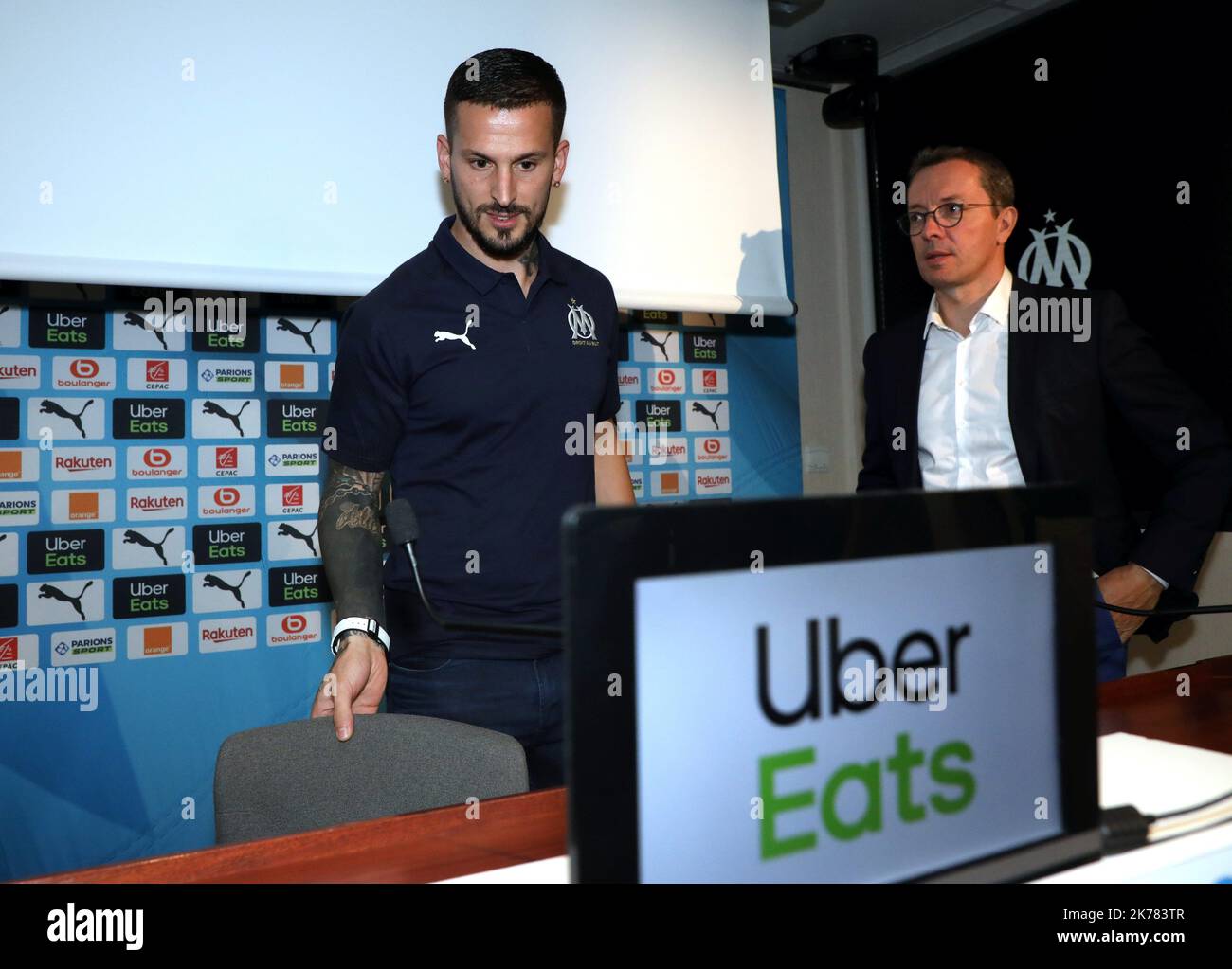 Le club de football français L1 Olympique de Marseille (OM) a récemment recruté l'Argentine avant Dario Benedetto. ©PHOTOPQR/LA PROVENCE/VALLAURI Nicolas ; Marseille ; 05/08/2019 ; football : Ligue 1 Conforama Conférence de presse, de la nouvelle recrue argentine de l'Olympique de Marseille (OM) Dario Benedetto, au centre Robert Louis Dreyfus à Marseille Banque D'Images