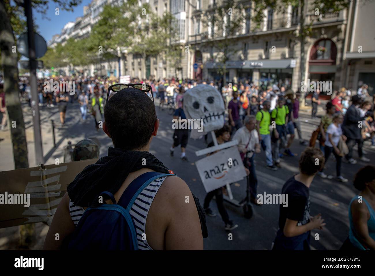 La manifestation climatique a été rejointe par le mouvement des gilets jaunes et des blocs noirs. Des affrontements se sont produits tout au long de la journée. Banque D'Images