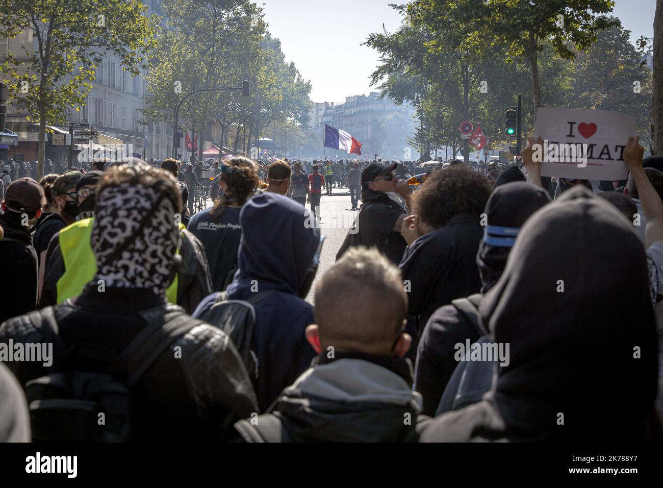 La manifestation climatique a été rejointe par le mouvement des gilets jaunes et des blocs noirs. Des affrontements se sont produits tout au long de la journée. Banque D'Images