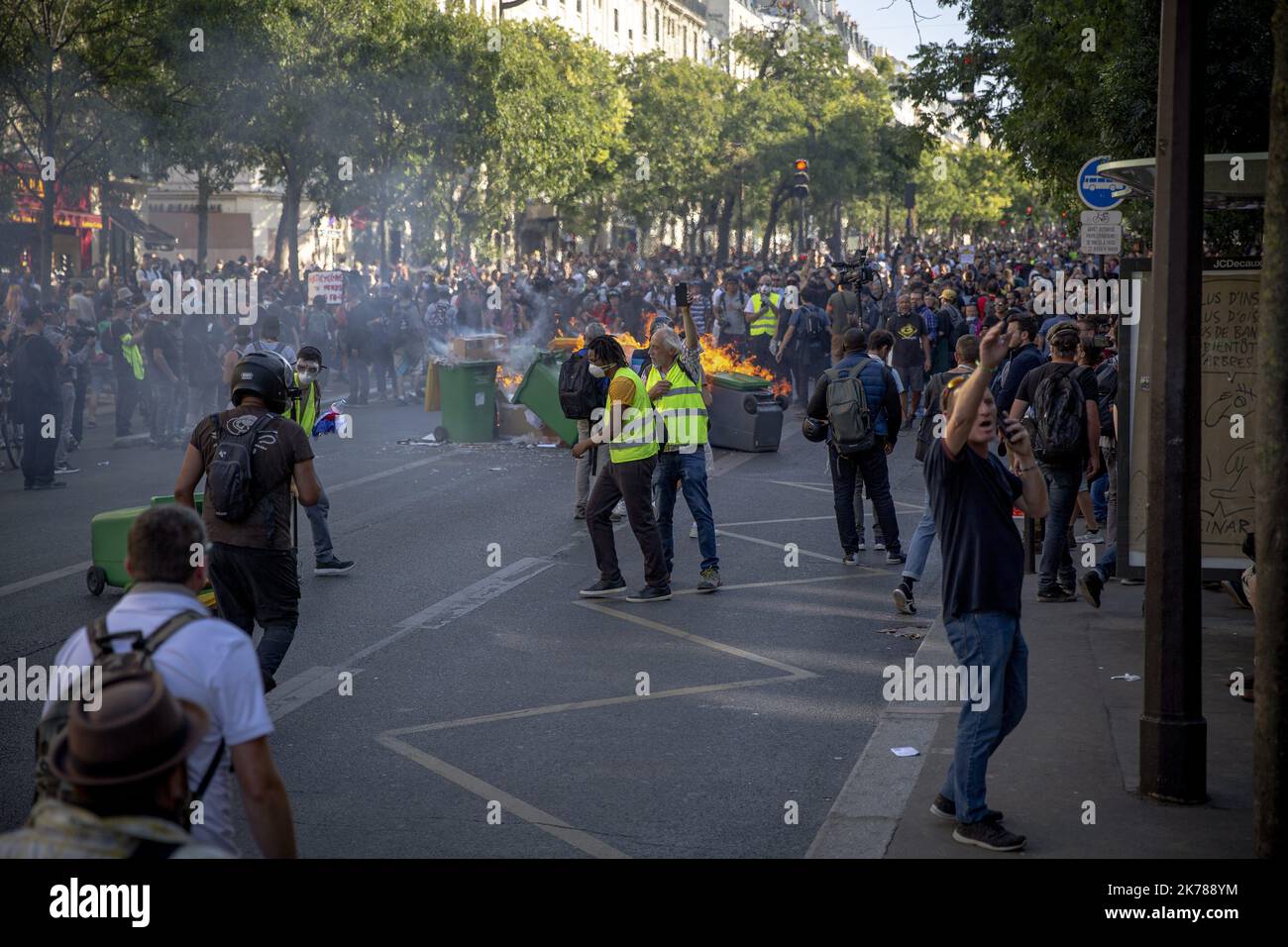 La manifestation climatique a été rejointe par le mouvement des gilets jaunes et des blocs noirs. Des affrontements se sont produits tout au long de la journée. Banque D'Images