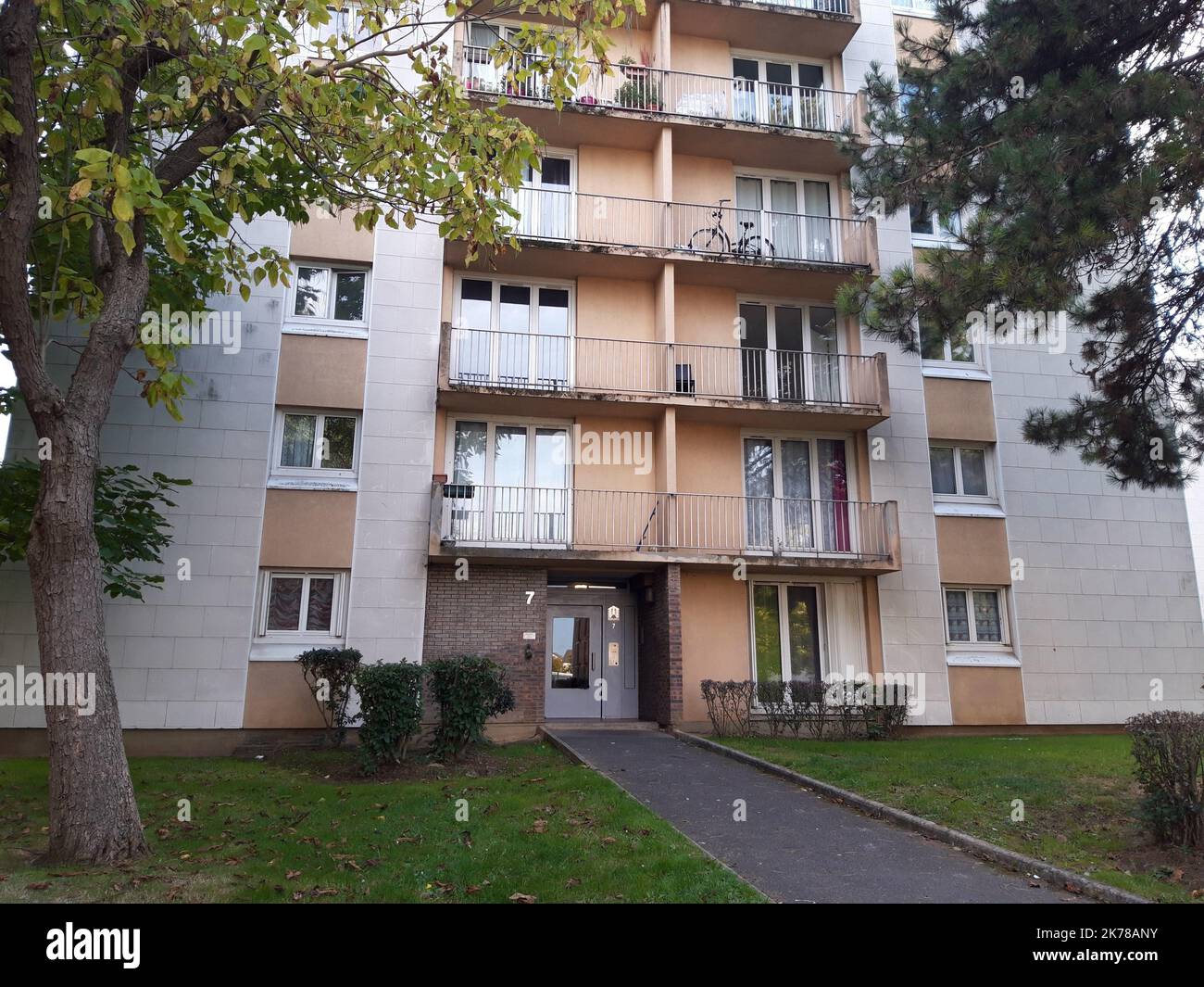 Gonesse, France, 3 octobre 2019 - le bâtiment où vit Mickael Harpon, qui a tué 4 policiers au siège de la police à Paris. Banque D'Images