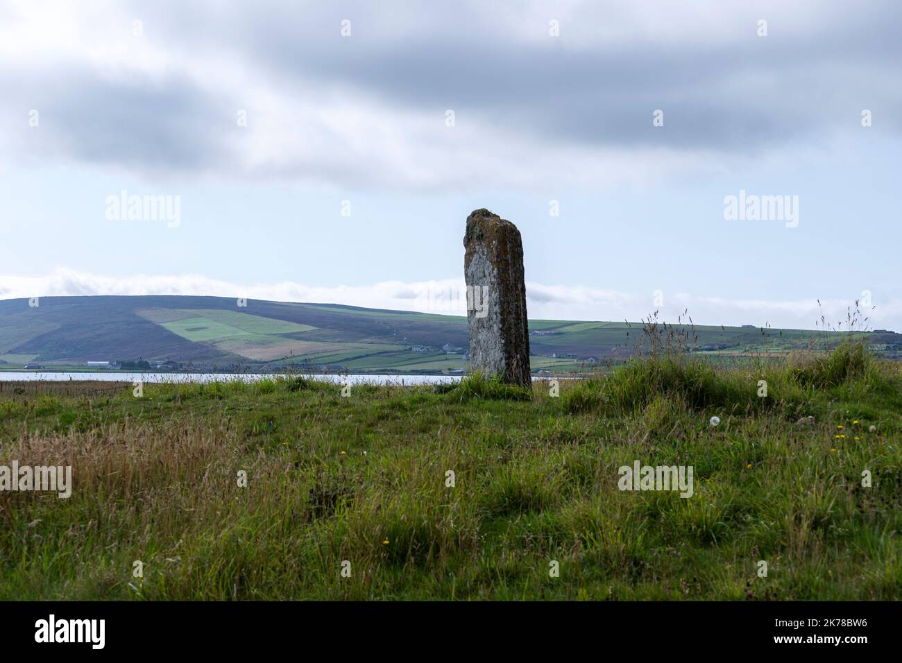 Comet Pierre et anneau de Brodgar, henge néolithique et cercle de pierre , Mainland, Orkney, Écosse Banque D'Images