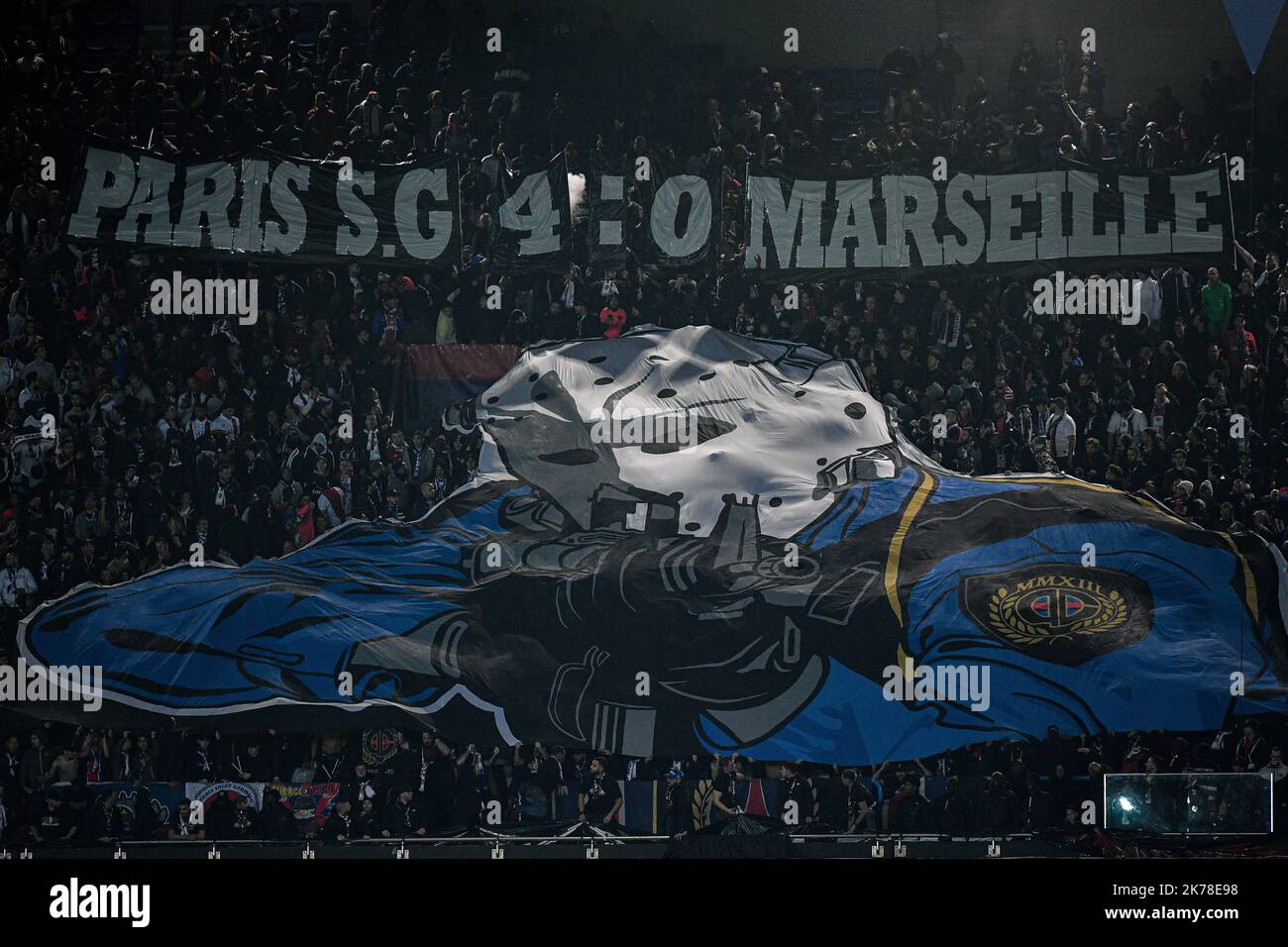 Olympique de Marseille les banderoles des ultras de la capitale pendant le 11th jour de la Ligue 1 Conforama, entre Paris Saint Germain (PSG) et Olympique Marseille (OM), 27 octobre 2019 Banque D'Images