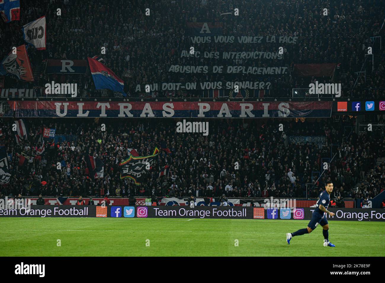 Olympique de Marseille les banderoles des ultras de la capitale pendant le 11th jour de la Ligue 1 Conforama, entre Paris Saint Germain (PSG) et Olympique Marseille (OM), 27 octobre 2019 Banque D'Images