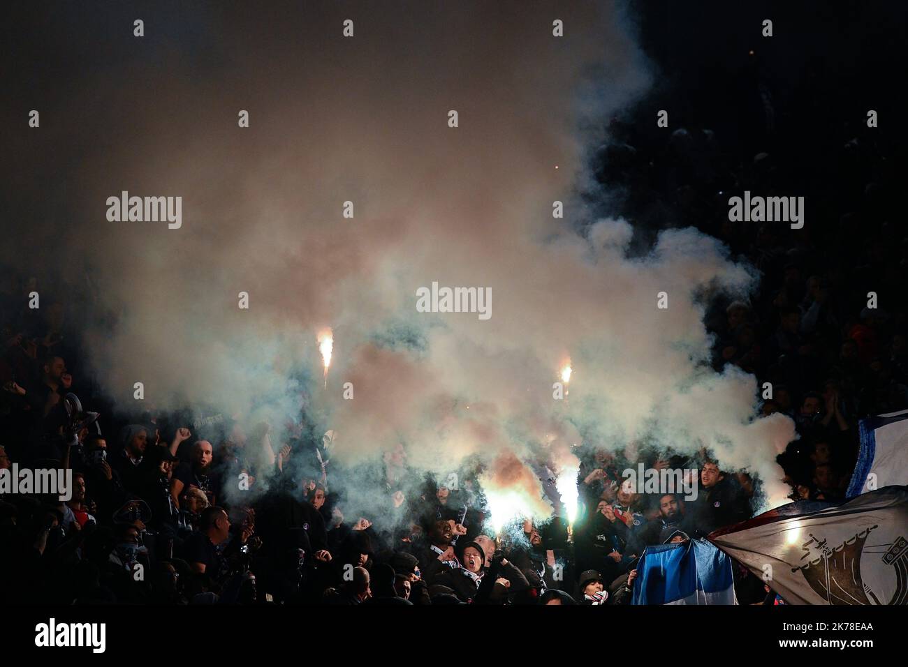 Olympique de Marseille les banderoles des ultras de la capitale pendant le 11th jour de la Ligue 1 Conforama, entre Paris Saint Germain (PSG) et Olympique Marseille (OM), 27 octobre 2019 Banque D'Images