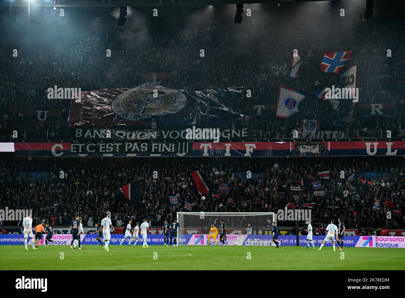 Olympique de Marseille les banderoles des ultras de la capitale pendant le 11th jour de la Ligue 1 Conforama, entre Paris Saint Germain (PSG) et Olympique Marseille (OM), 27 octobre 2019 Banque D'Images