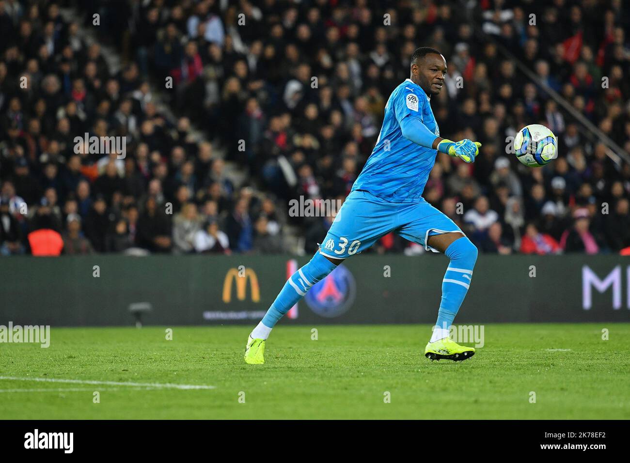 Olympique de Marseille Steve Mandanda pendant la 11th journée de la Ligue 1 Conforama, entre Paris Saint Germain (PSG) et Olympique Marseille (OM), 27 octobre 2019 Banque D'Images