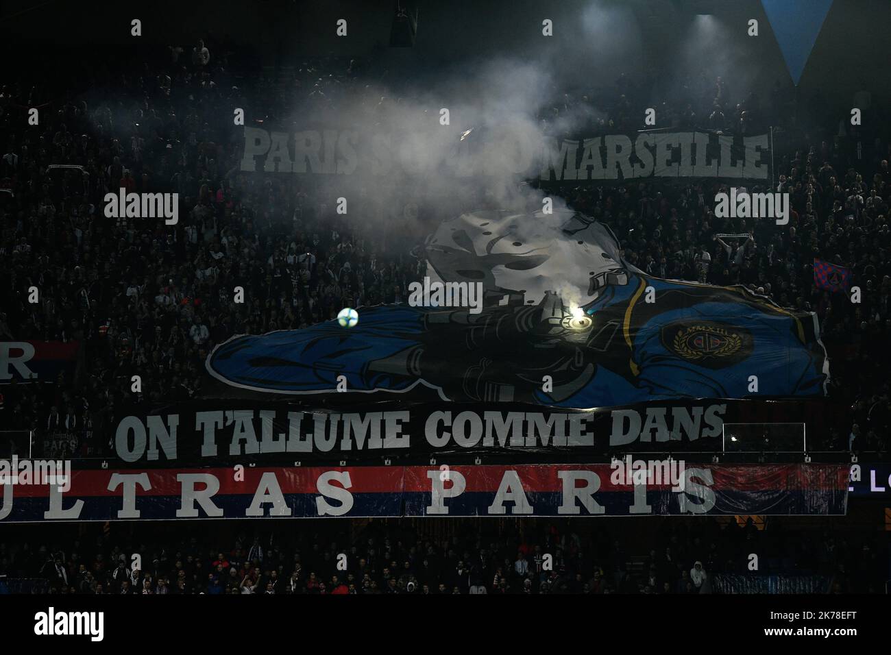 Olympique de Marseille les banderoles des ultras de la capitale pendant le 11th jour de la Ligue 1 Conforama, entre Paris Saint Germain (PSG) et Olympique Marseille (OM), 27 octobre 2019 Banque D'Images