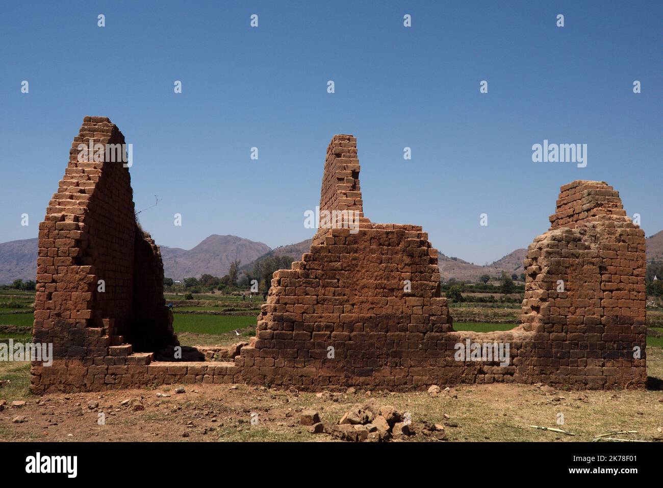 ©Arnaud de grave / le Pictorium/MAXPPP - Arnaud de grave / le Pictorium - 07/10/2016 - Madagascar / Itasy - Maison en brique en construction. / 07/10/2016 - Madagascar / Itasy - Maison en construction, en briques. Banque D'Images