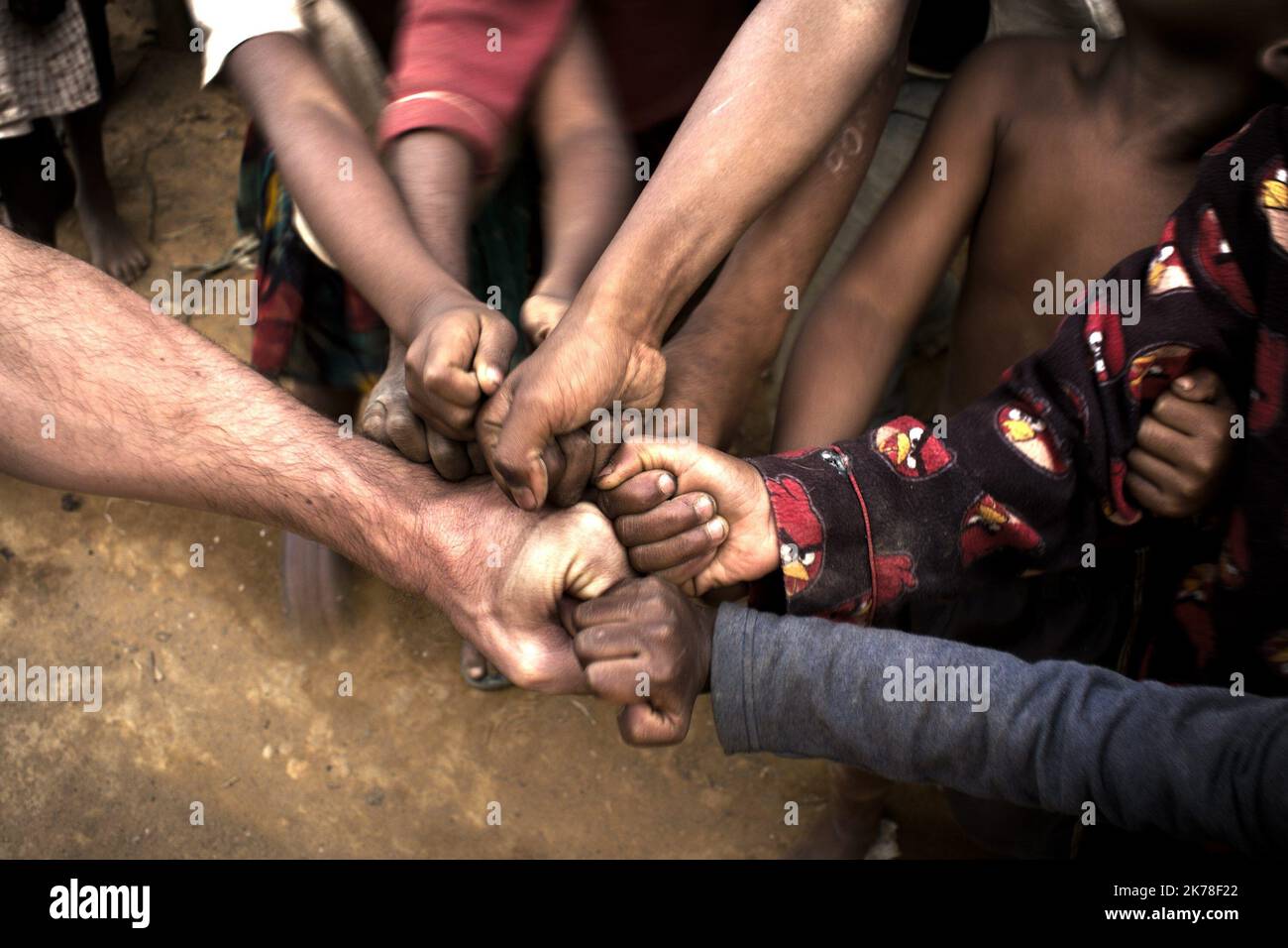 ©Arnaud de grave / le Pictorium/MAXPPP - Arnaud de grave / le Pictorium - 10/11/2015 - Madagascar / Alaotra-Mangoro - tous ensemble ! / 10/11/2015 - Madagascar / Alaotra-Mangoro - nous sommes tous ensemble! Banque D'Images