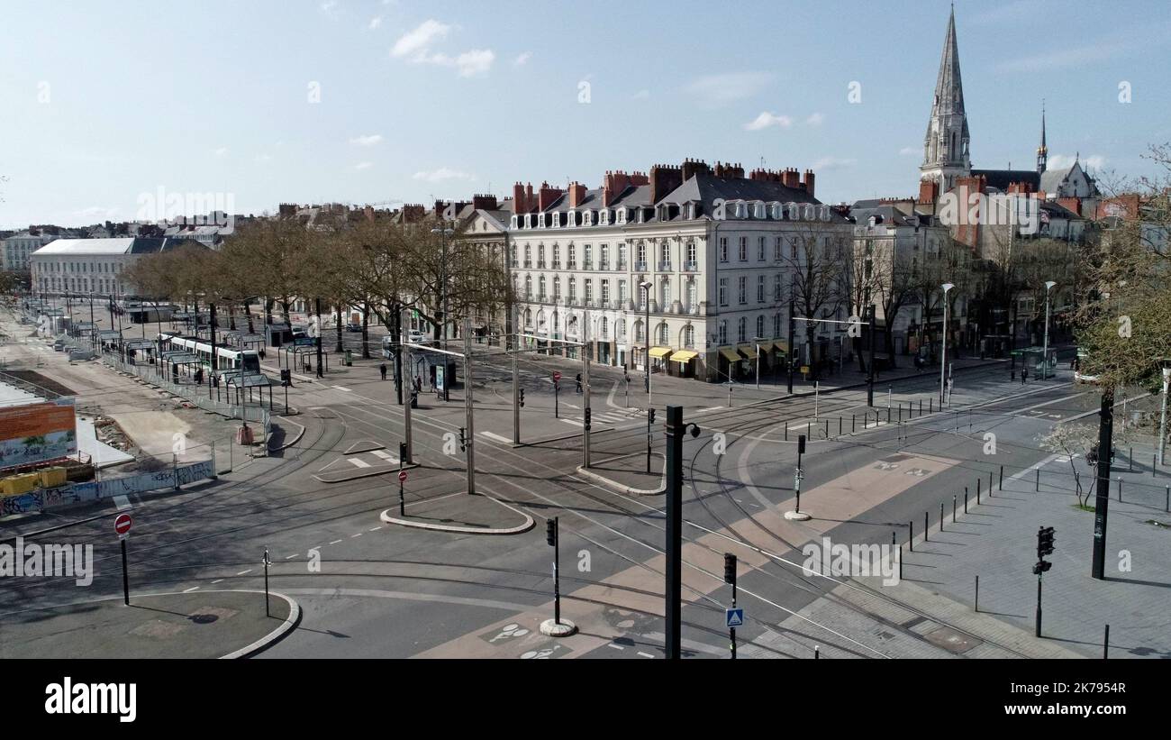 Une vue générale de la ville de Nantes qui est désertée le troisième jour de confinement pour combattre l'épidémie du coronavirus Banque D'Images