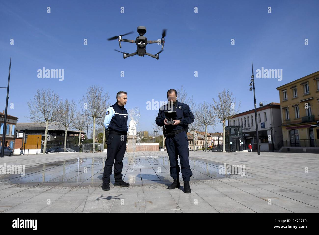 Drone utilisé pour le contrôle des mesures anti-coronavirus. France Muret, 28 mars 2020 Banque D'Images