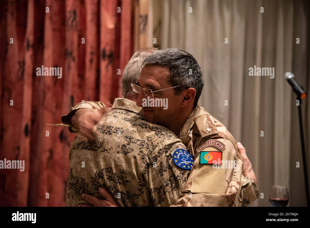 Mali / KoMali / Koulikoro / Bamako - cérémonie de passation de commandement entre le commandant autrichien, le général de brigade Christian Harbersatter et le chef actuel de l'EUTM Mali, le général de brigade Joao Pedro Boga Ribeiro (Portugal). La cérémonie s'est déroulée au QG de l'EUTM à Bamako en présence du Chef d'état-major des armées maliennes, du général Abdoulaye Coulibaly et du chef de la MINUSMA, M. Annadif Mahamat Saleh. Banque D'Images