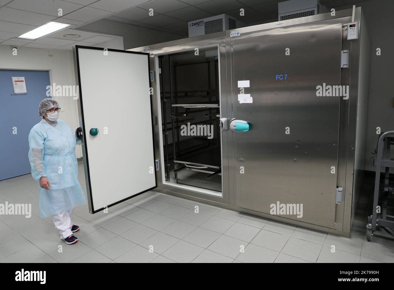 Â©PHOTOPQR/l'ALSACE/Thierry GACHON ; Mulhouse ; 02/04/2020 ; les chambres froide du service mortuaire de l'hôpital Emile Muller à Mulhouse (aussi appelé Moenchsberg) la pendentif pandée du coronavirus, le 2 avril 2020. - Mulhouse, France, avril 2nd 2020 - la morgue de Mulhouse. L'Alsace est l'une des régions les plus touchées par le Covid-19 en France Banque D'Images