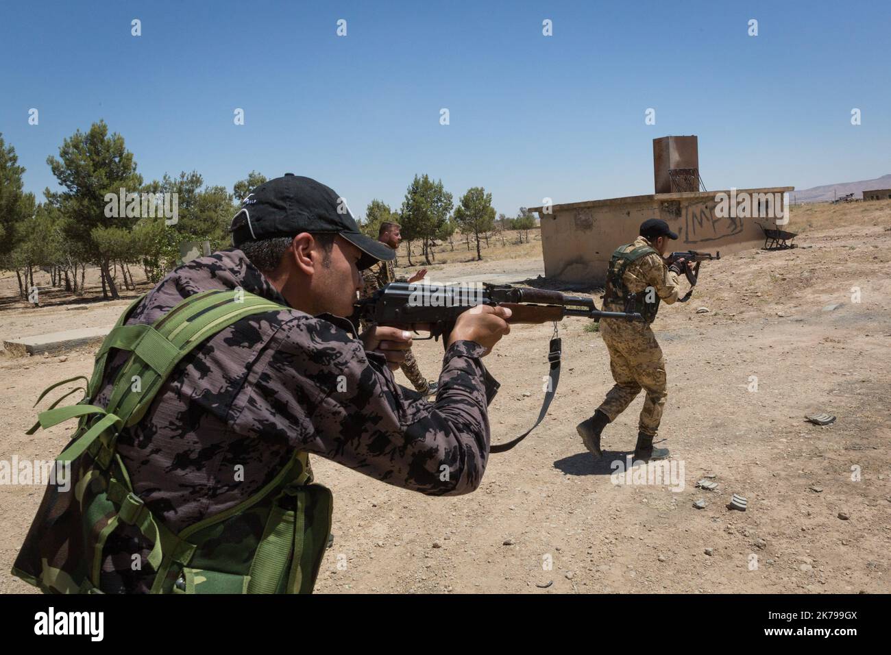 Chris Huby / le Pictorium / MAXPPP - Chris Huby / le Pictorium - 12/07/2017 - Syrie / Syrie du nord / Hassake - base d'entraînement des MFS (Conseil militaire syriaque) a Derik. Les MFS sont des combatants chretiens qui ont rejoint la coalition des SDF en 2015. / 12/07/2017 - Syrie / Nord de la syrie / Hassake - base de formation du MFS (Conseil militaire de Syriac) à Derik. Les MFS sont des combattants chrétiens qui ont rejoint la coalition SDF en 2015. Banque D'Images