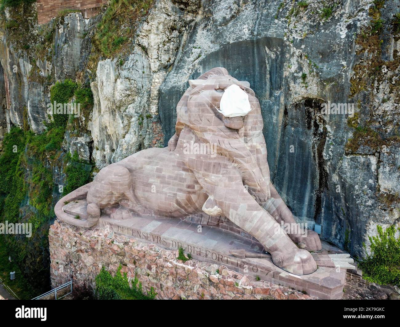 Le Lion de Belfort avec masque Covid 19 France, Belfort mai 4 2020 Banque D'Images