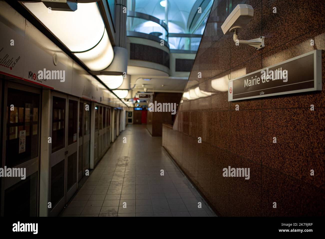 Le dernier jour de confinement, métro ILEVIA, de nouvelles mesures sont introduites pour assurer la sécurité des voyageurs, Lille, France. Banque D'Images