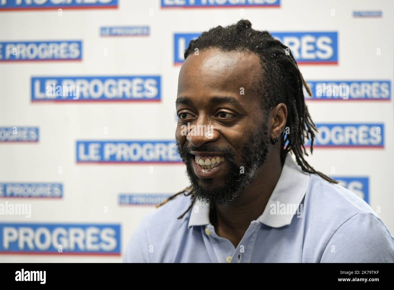 Sidney Govou participe à la représentation en direct du Prograv¨à Lyon sur 2 juin 2020 - Sidney Govou, ancien joueur professionnel de football, répond aux questions des lecteurs du Prograv¨à Lyon lors d'un Live Facebook dédié à l'Olympique Lyonnais et à ses nouvelles. Banque D'Images