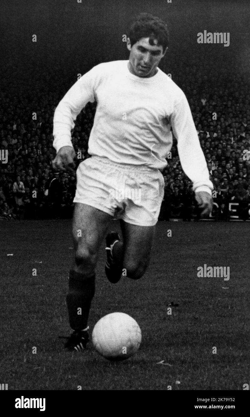 Tony Dunne - Manchester Utd FC - septembre 1967 Ref: B196 095080 2970 Date: 22.11.2001 crédit obligatoire: TALKING SPORT/Photoshhot Banque D'Images