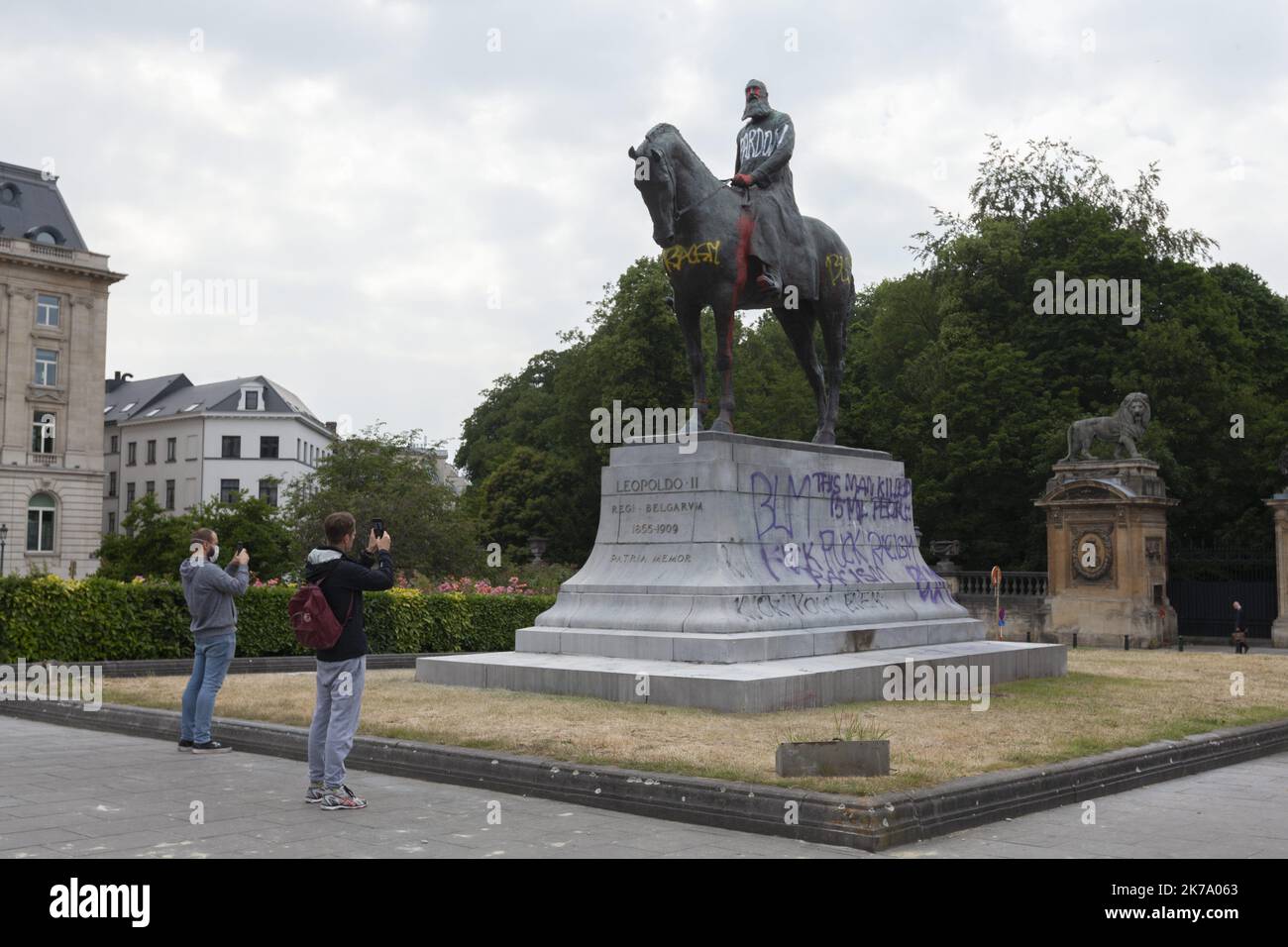 Belgique / Bruxelles / Bruxelles - Quelques jours après la manifestation Black Lives Matter et contre la mise en commun de la violence dans la capitale, la statue du roi belge Leopold II a été vandalisée, relançant le débat national sur la question coloniale. Banque D'Images