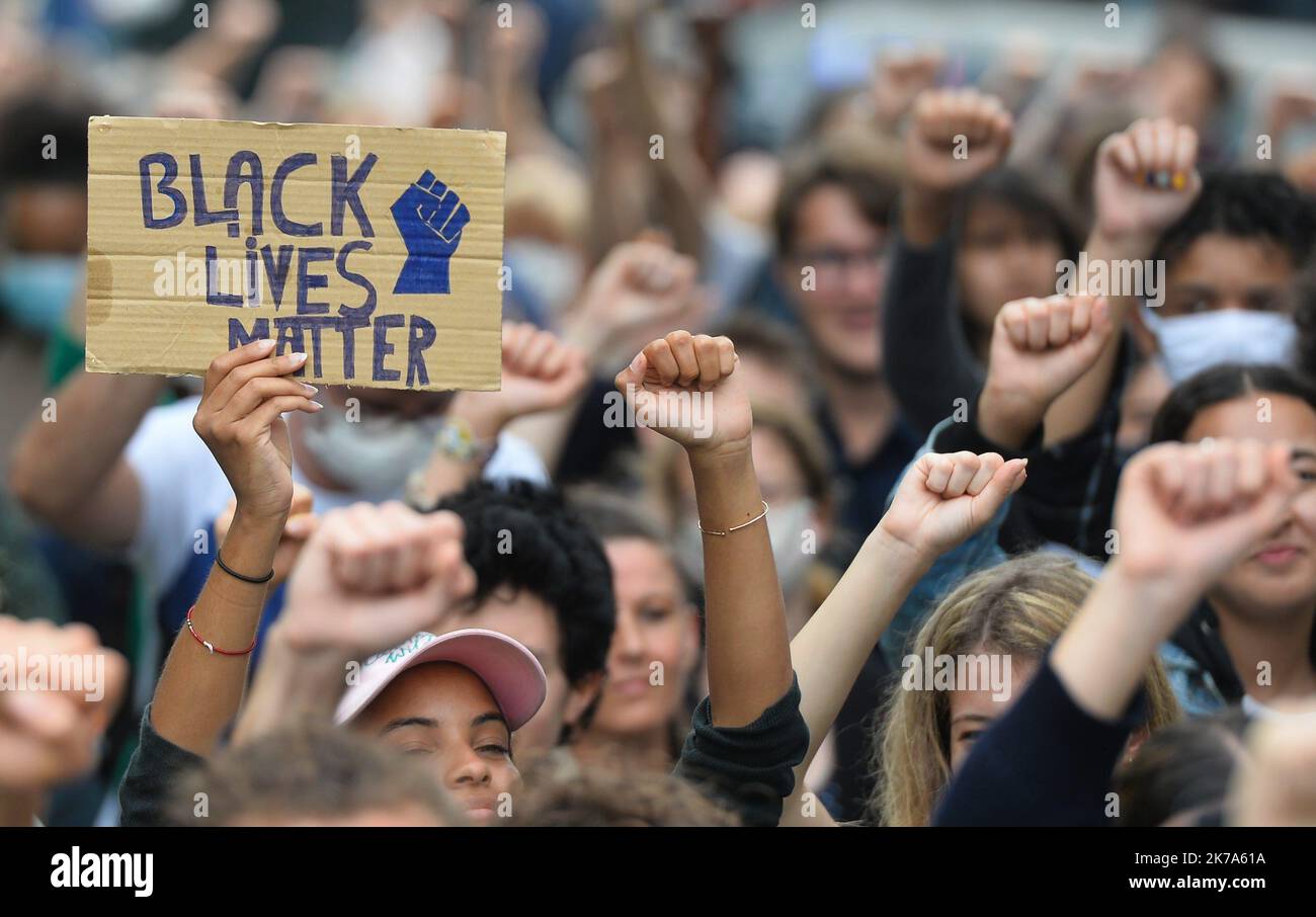 Â©PHOTOPQR/OUEST FRANCE/Franck Dubray ; Nantes ; 05/07/2020 ; manifeste Ã Nantes les vies noires font face aux violences policières et en hommage Ã George Floyd , Adama Traoré et Aboubacar Fofana - 2020/07/05. MANIFESTATION DE BLACK LIVES MATTER À NANTES, OUEST DE LA FRANCE. Banque D'Images