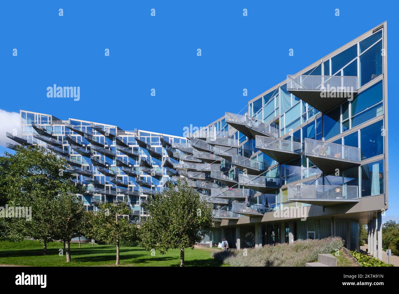 Copenhague, Danemark - septembre 2022 : Maisons VM avec balcons triangulaires modernes, conçues par JDS et Bjarke Ingels Group, quartier d'Orestad Banque D'Images