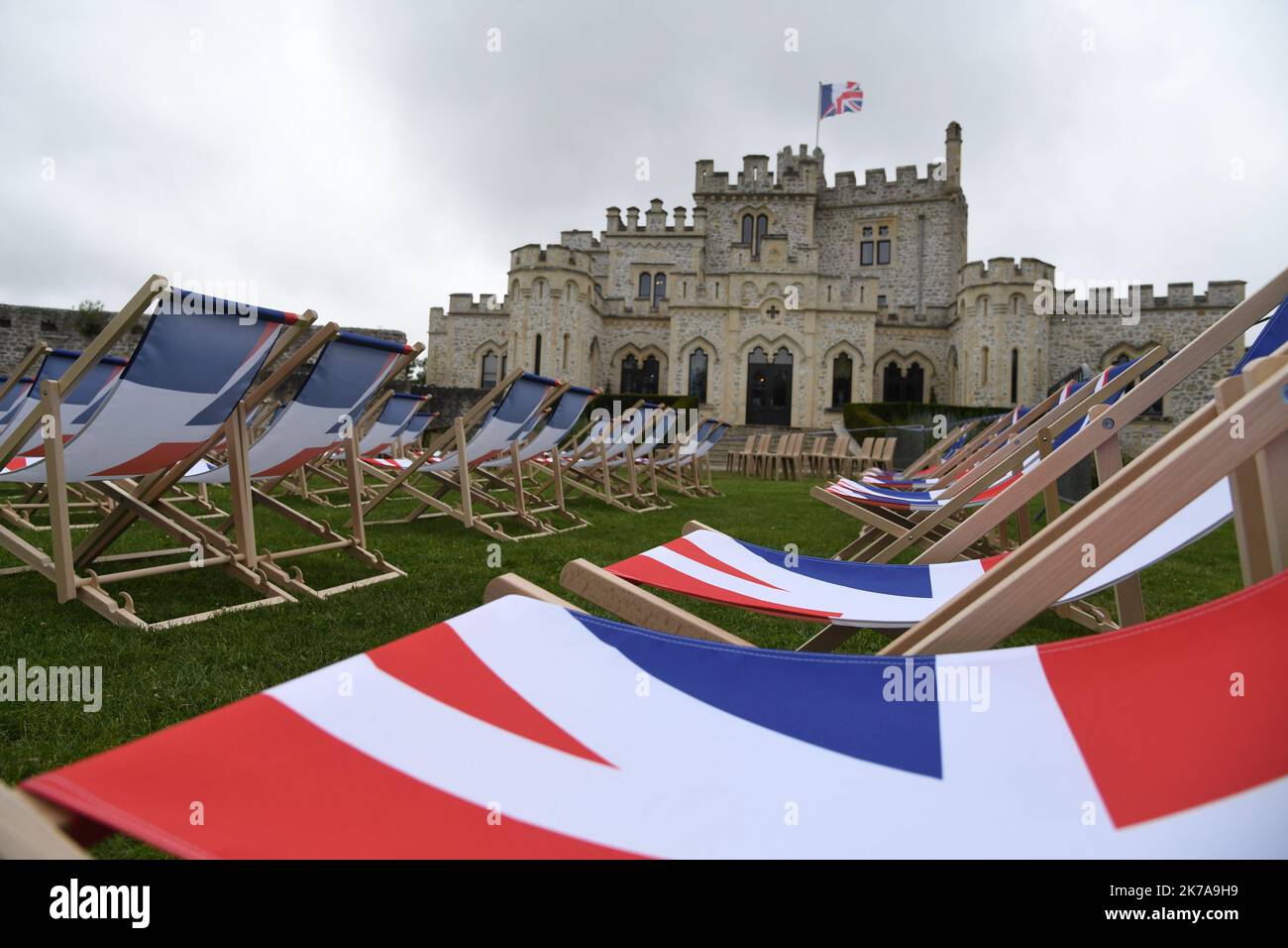 ©PHOTOPQR/VOIX DU NORD/1 ; 24/07/2020 ; Condette, le 24/07/2020, visite du Château d'Hardelot, centre culturel de l'Entente cordiale à Condette PHOTO ZACK AJILI LA VOIX DU NORD - Château de Hardelot, connu localement sous le nom de Château d'Hardelot, se trouve dans un champ à côté du village de Condette, dans le pas-de-Calais en France. Le château a été pris et repris plusieurs fois par les Français, les Anglais et les Bourguignons. Au 17th siècle, le Cardinal Richelieu fit démonter le château de Hardelot et le château devint une ferme. Banque D'Images