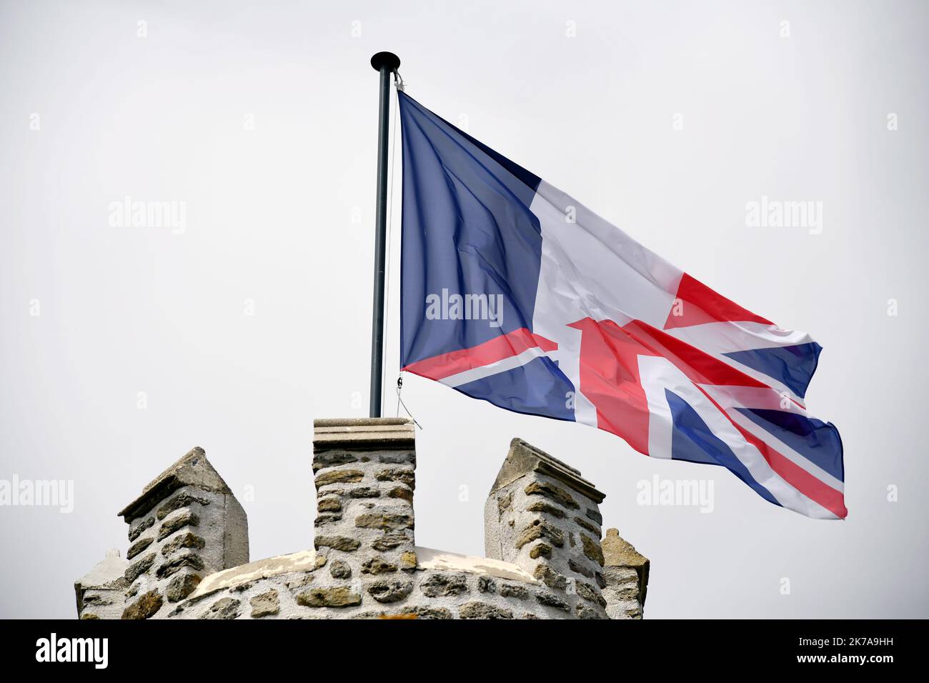 ©PHOTOPQR/VOIX DU NORD/1 ; 24/07/2020 ; Condette, le 24/07/2020, visite du Château d'Hardelot, centre culturel de l'Entente cordiale à Condette PHOTO ZACK AJILI LA VOIX DU NORD - Château de Hardelot, connu localement sous le nom de Château d'Hardelot, se trouve dans un champ à côté du village de Condette, dans le pas-de-Calais en France. Le château a été pris et repris plusieurs fois par les Français, les Anglais et les Bourguignons. Au 17th siècle, le Cardinal Richelieu fit démonter le château de Hardelot et le château devint une ferme. Banque D'Images