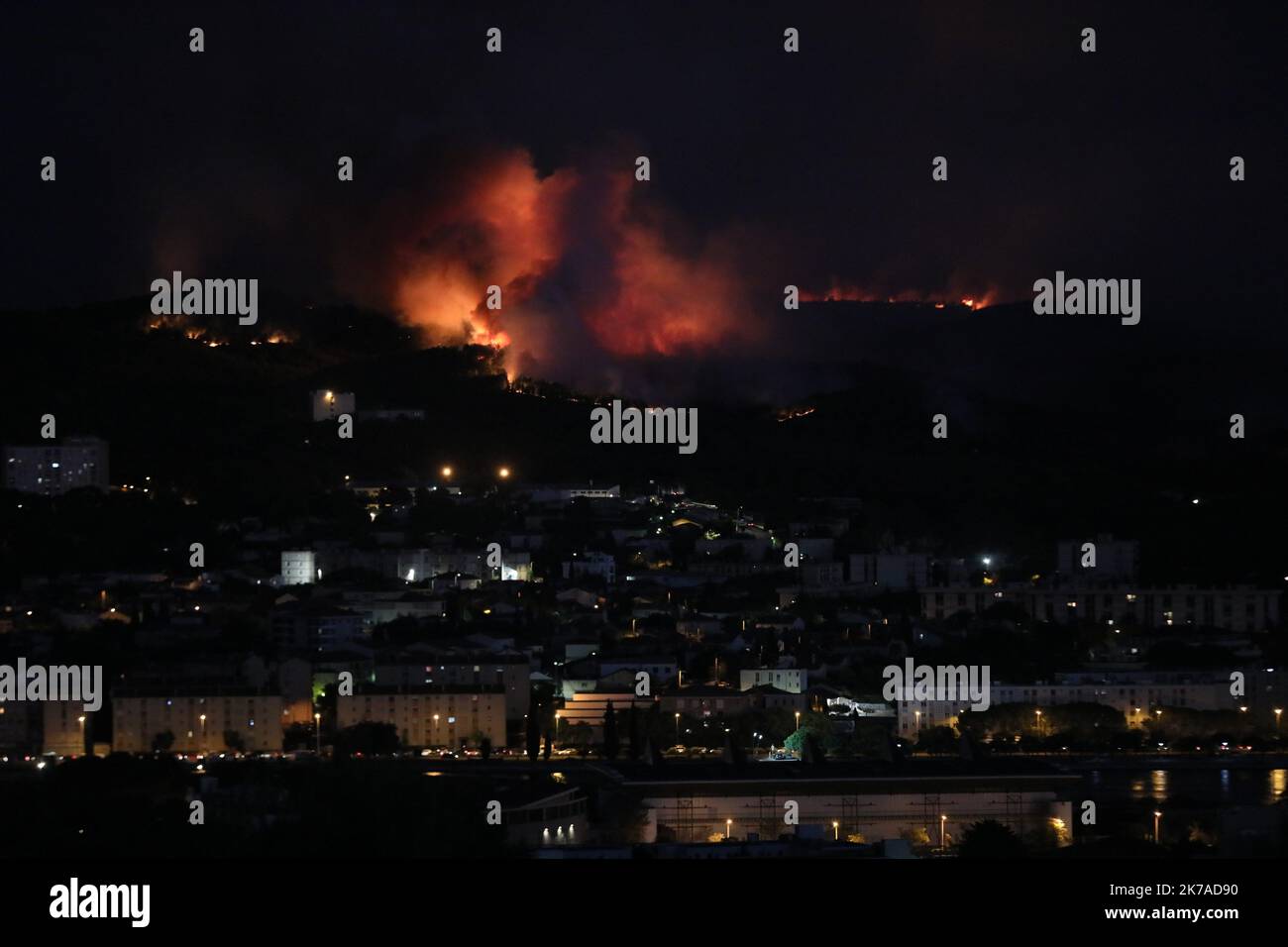 ©PHOTOPQR/LA PROVENCE/Serge Guéroult ; Port de Bouc ; 04/08/2020 ; Incendie de Martigues Sud de la France, août 4th 2020 - feu principal Banque D'Images