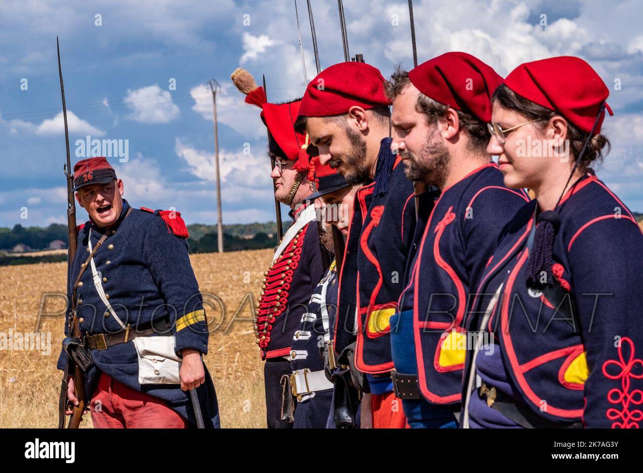 Arnaud BEINAT/Maxppp. 2020/08/16. Gravelotte, Moselle, France. Pour ajouter les 150 ans de la bataille de Gravelotte en 1870, l'association des arquebusiers de l'est à nouveau un bivouac et les combats de l'époque. Messieurs de fusil, Messieurs de canon, garant de soldats en uniforme de la Garde Impériale, de chasseurs, d'artilleurs, etc Deux femmes representaient les infirmères et les cantinières de l'époque. This Constitution avait lieu dans le musée de l'annexe et non loin d'une maison où séjourna l'empereur Napoléon III dans la nuit du 15 au 16 août 1870. Banque D'Images
