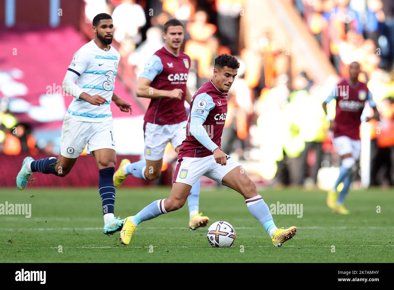 Philippe Coutinho de Aston Villa fait une pause. Match Premier League, Aston Villa v Chelsea à Villa Park à Birmingham le dimanche 16th octobre 2022. Cette image ne peut être utilisée qu'à des fins éditoriales. Utilisation éditoriale uniquement, licence requise pour une utilisation commerciale. Aucune utilisation dans les Paris, les jeux ou les publications d'un seul club/ligue/joueur. photo par Andrew Orchard/Andrew Orchard sports photographie/Alamy Live news Banque D'Images Philippe Coutinho de Aston Villa fait une pause. Match Premier League, Aston Villa v Chelsea à Villa Park à Birmingham le dimanche 16th octobre 2022. Cette image ne peut être utilisée qu'à des fins éditoriales. Utilisation éditoriale uniquement, licence requise pour une utilisation commerciale. Aucune utilisation dans les Paris, les jeux ou les publications d'un seul club/ligue/joueur. photo par Andrew Orchard/Andrew Orchard sports photographie/Alamy Live news Banque D'Images
