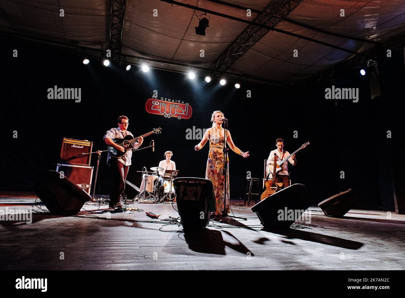 ©Jan Schmidt-Whitley/le Pictorium/MAXPPP - Jan Schmidt-Whitley/le Pictorium - 25/07/2013 - France / Paris - la chanteuse franco-tunisienne Nawel Ben Kraiem en concert au Divan du monde a Paris en novembre 2012 dans le cadre d'une soirée Tunix-Mix qui met un jour des Tunisiens. / 25/07/2013 - France / Paris - le chanteur franco-tunisien Nawel Ben Kraiem en concert au Divan du monde à Paris en novembre 2012 dans le cadre d'une soirée Tunix-Mix en hommage aux artistes tunisiens. Banque D'Images