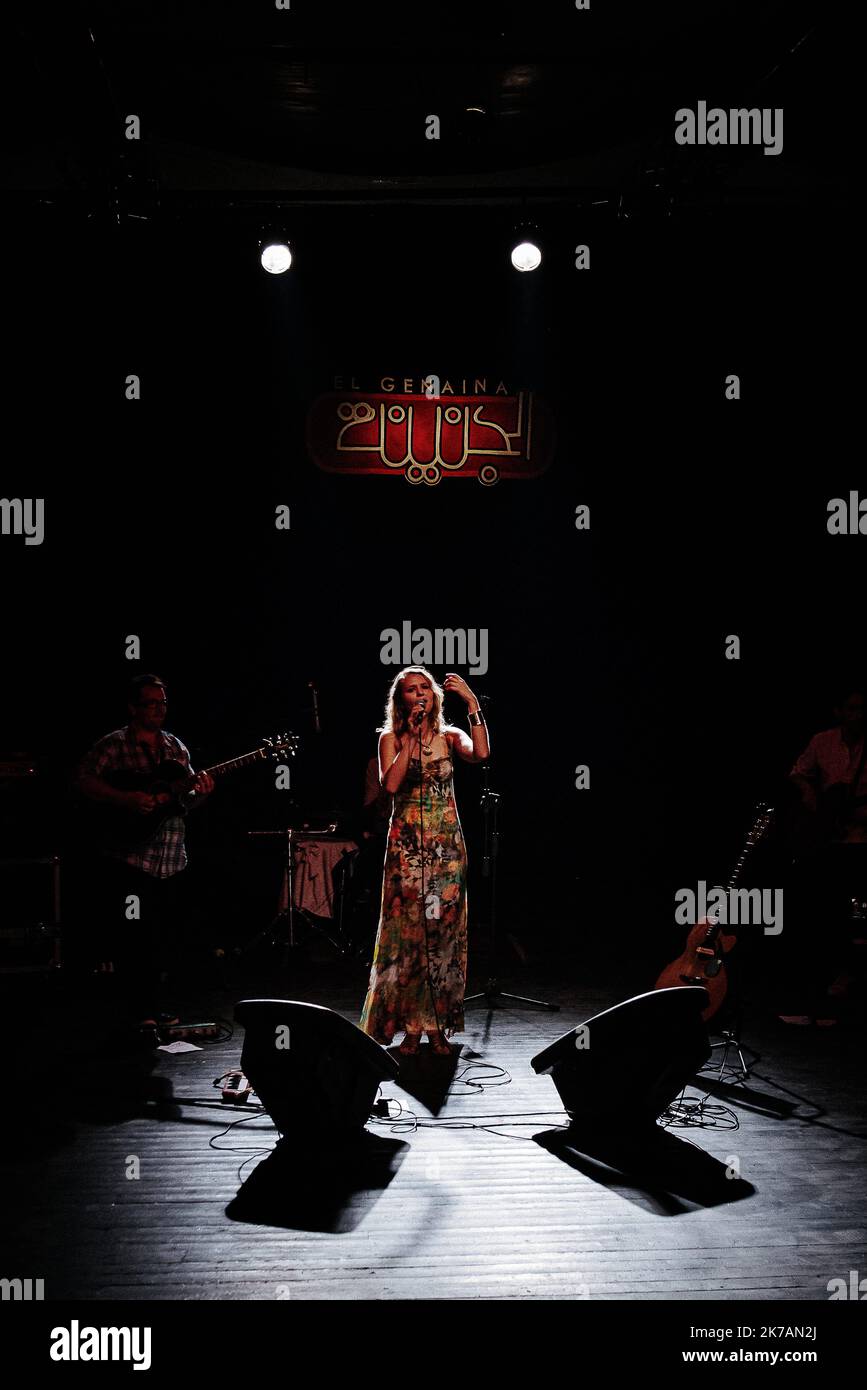 ©Jan Schmidt-Whitley/le Pictorium/MAXPPP - Jan Schmidt-Whitley/le Pictorium - 25/07/2013 - France / Paris - la chanteuse franco-tunisienne Nawel Ben Kraiem en concert au Divan du monde a Paris en novembre 2012 dans le cadre d'une soirée Tunix-Mix qui met un jour des Tunisiens. / 25/07/2013 - France / Paris - le chanteur franco-tunisien Nawel Ben Kraiem en concert au Divan du monde à Paris en novembre 2012 dans le cadre d'une soirée Tunix-Mix en hommage aux artistes tunisiens. Banque D'Images