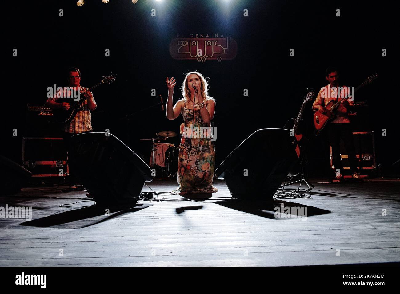 ©Jan Schmidt-Whitley/le Pictorium/MAXPPP - Jan Schmidt-Whitley/le Pictorium - 25/07/2013 - France / Paris - la chanteuse franco-tunisienne Nawel Ben Kraiem en concert au Divan du monde a Paris en novembre 2012 dans le cadre d'une soirée Tunix-Mix qui met un jour des Tunisiens. / 25/07/2013 - France / Paris - le chanteur franco-tunisien Nawel Ben Kraiem en concert au Divan du monde à Paris en novembre 2012 dans le cadre d'une soirée Tunix-Mix en hommage aux artistes tunisiens. Banque D'Images