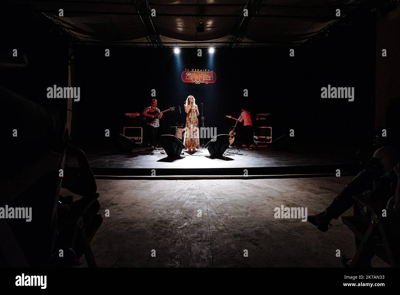 ©Jan Schmidt-Whitley/le Pictorium/MAXPPP - Jan Schmidt-Whitley/le Pictorium - 25/07/2013 - France / Paris - la chanteuse franco-tunisienne Nawel Ben Kraiem en concert au Divan du monde a Paris en novembre 2012 dans le cadre d'une soirée Tunix-Mix qui met un jour des Tunisiens. / 25/07/2013 - France / Paris - le chanteur franco-tunisien Nawel Ben Kraiem en concert au Divan du monde à Paris en novembre 2012 dans le cadre d'une soirée Tunix-Mix en hommage aux artistes tunisiens. Banque D'Images