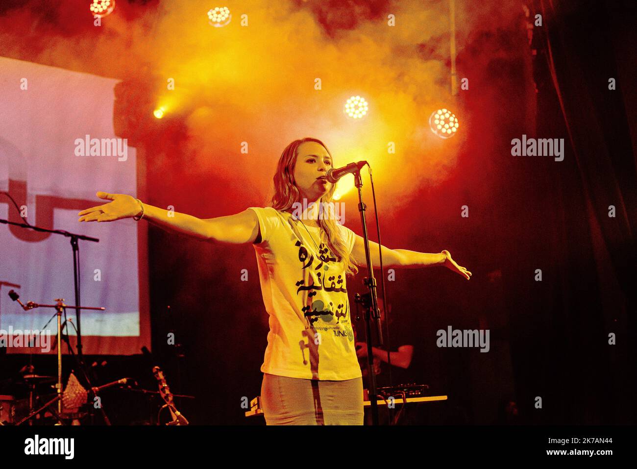 ©Jan Schmidt-Whitley/le Pictorium/MAXPPP - Jan Schmidt-Whitley/le Pictorium - 28/10/2012 - France / Paris - la chanteuse franco-tunisienne Nawel Ben Kraiem en concert au Divan du monde a Paris en novembre 2012 dans le cadre d'une soirée Tunix-Mix qui met un jour des Tunisiens. / 28/10/2012 - France / Paris - le chanteur franco-tunisien Nawel Ben Kraiem en concert au Divan du monde à Paris en novembre 2012 dans le cadre d'une soirée Tunix-Mix en hommage aux artistes tunisiens. Banque D'Images