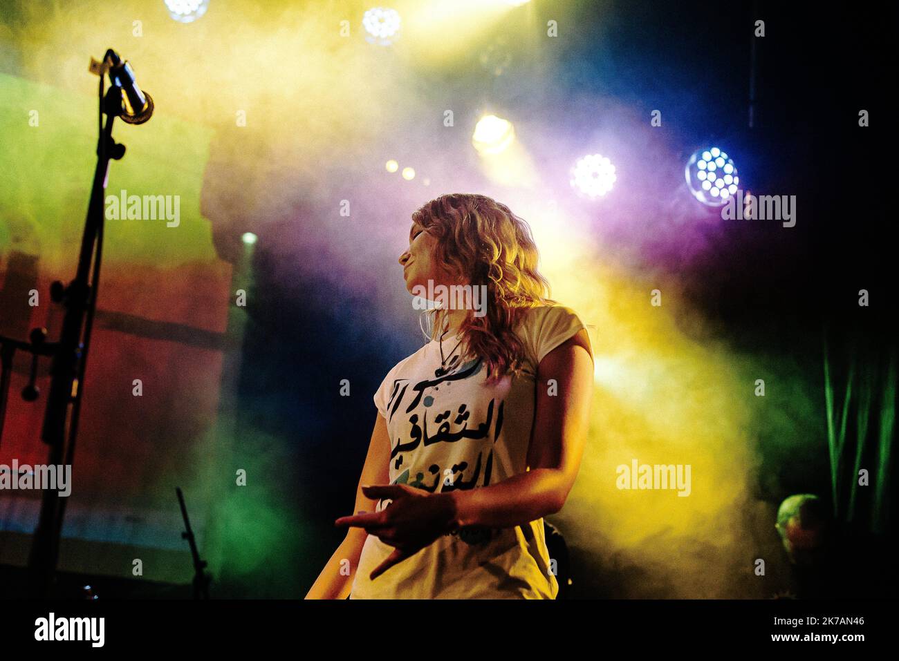 ©Jan Schmidt-Whitley/le Pictorium/MAXPPP - Jan Schmidt-Whitley/le Pictorium - 28/10/2012 - France / Paris - la chanteuse franco-tunisienne Nawel Ben Kraiem en concert au Divan du monde a Paris en novembre 2012 dans le cadre d'une soirée Tunix-Mix qui met un jour des Tunisiens. / 28/10/2012 - France / Paris - le chanteur franco-tunisien Nawel Ben Kraiem en concert au Divan du monde à Paris en novembre 2012 dans le cadre d'une soirée Tunix-Mix en hommage aux artistes tunisiens. Banque D'Images