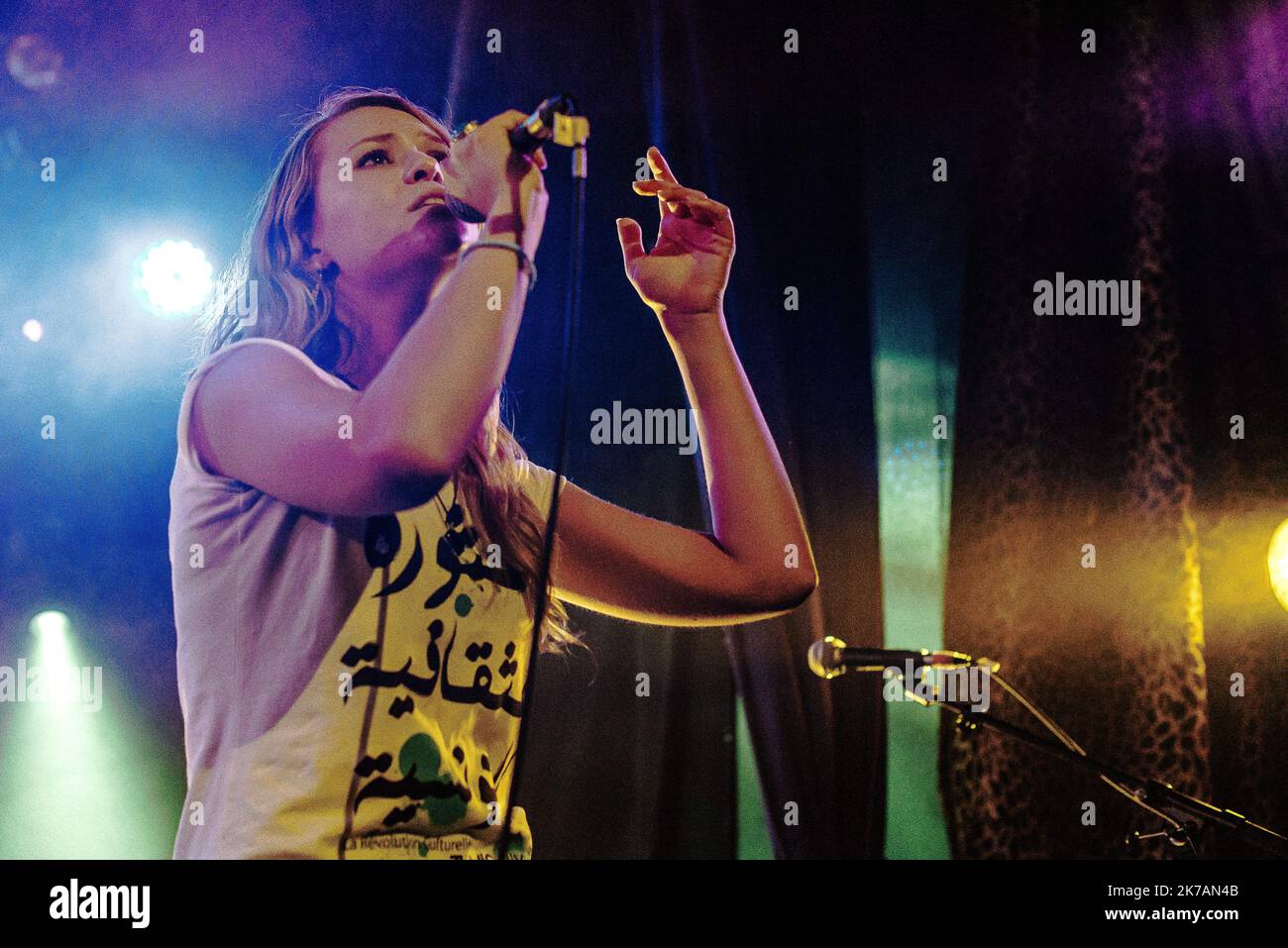 ©Jan Schmidt-Whitley/le Pictorium/MAXPPP - Jan Schmidt-Whitley/le Pictorium - 28/10/2012 - France / Paris - la chanteuse franco-tunisienne Nawel Ben Kraiem en concert au Divan du monde a Paris en novembre 2012 dans le cadre d'une soirée Tunix-Mix qui met un jour des Tunisiens. / 28/10/2012 - France / Paris - le chanteur franco-tunisien Nawel Ben Kraiem en concert au Divan du monde à Paris en novembre 2012 dans le cadre d'une soirée Tunix-Mix en hommage aux artistes tunisiens. Banque D'Images