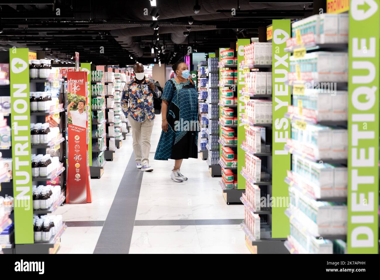©PHOTOPQR/LE PARISIEN/Valentin CEBRON ; Paris ; 04/09/2020 ; les rayons abaydés dans cette nouvelle pharmacie. - 2020/09/07. La plus grande pharmacie de France. Banque D'Images